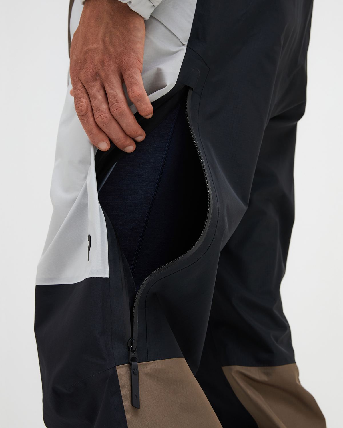 Peak Performance Men's Vertical GORE-TEX Pro 3-Layer Shell Bib Pants in Tan