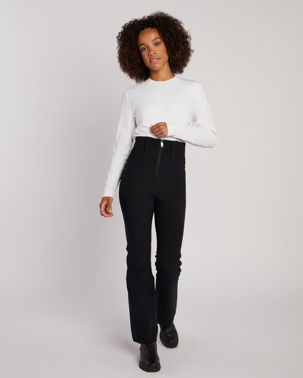 Poivre Blanc Women's Sporty Slim Stretch Insulated Ski Pants in Black – Poivre  Blanc - UK